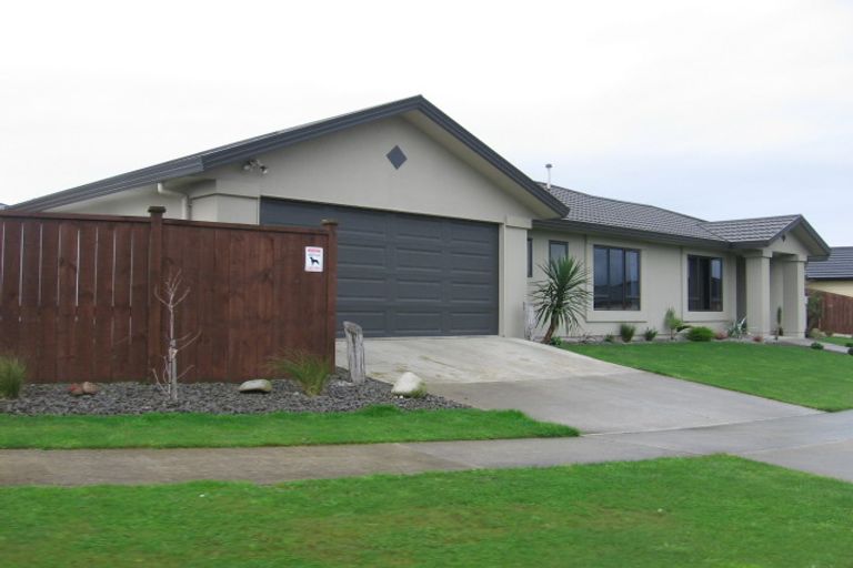 Photo of property in 3 Aspen Way, Kelvin Grove, Palmerston North, 4414