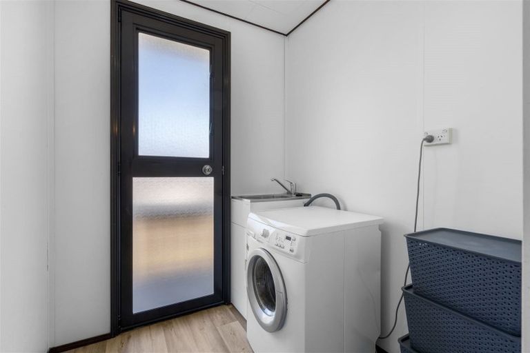 Photo of property in 23 Devonshire Road, Unsworth Heights, Auckland, 0632