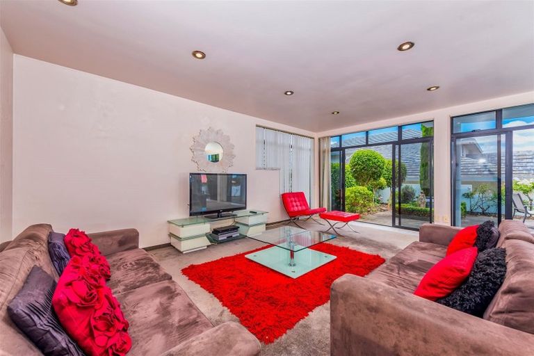 Photo of property in 2/38 Luckens Road, West Harbour, Auckland, 0618