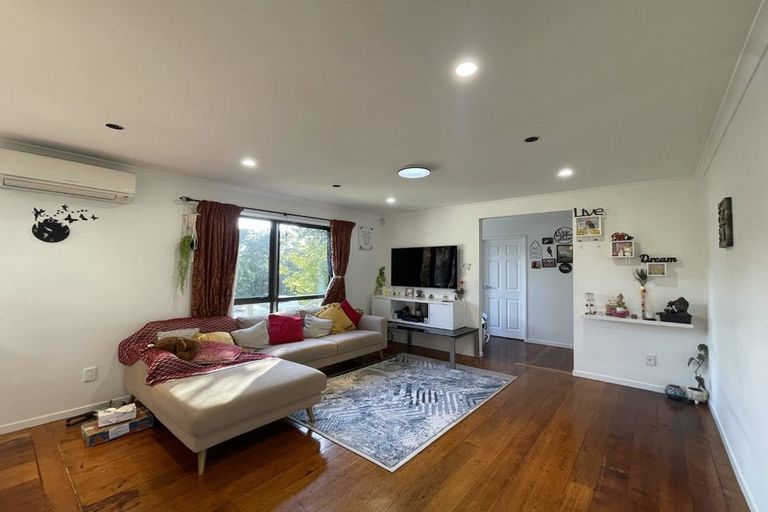 Photo of property in 6 Godley Road, Green Bay, Auckland, 0604