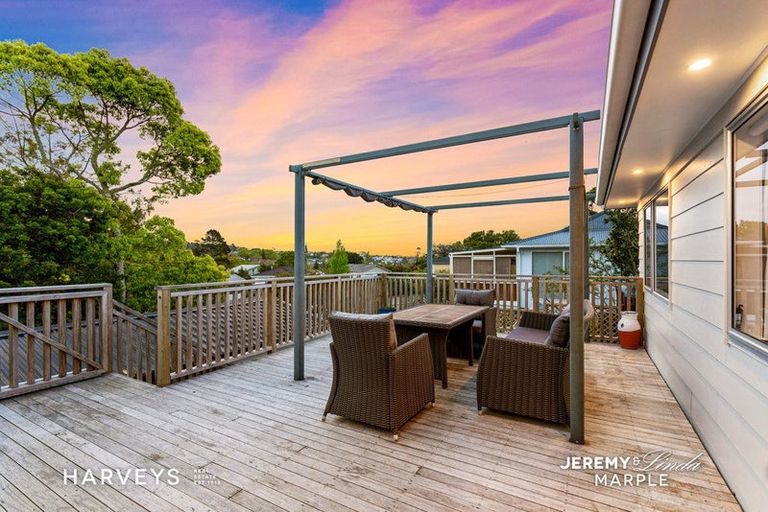 Photo of property in 12 Pimento Place, New Lynn, Auckland, 0600
