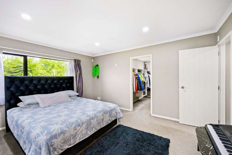 Photo of property in 1 Seresin Crescent, Flat Bush, Auckland, 2016