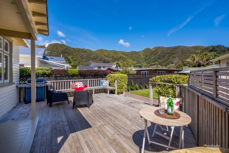 Photo of property in 38 Saint Ronans Avenue, Waterloo, Lower Hutt, 5011