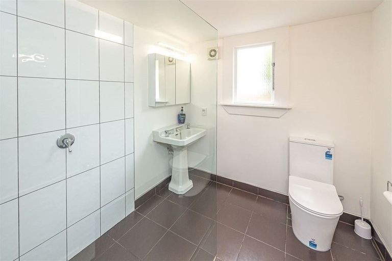 Photo of property in 10 Selwyn Crescent, College Estate, Whanganui, 4500