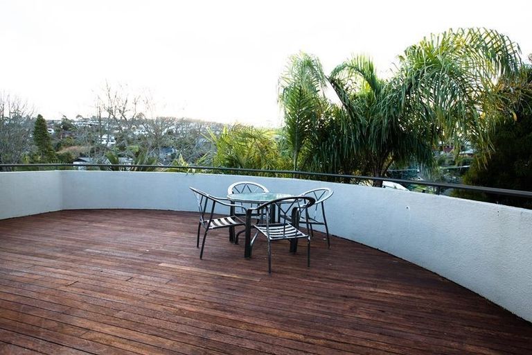 Photo of property in 62 Saddleback Rise, Murrays Bay, Auckland, 0630