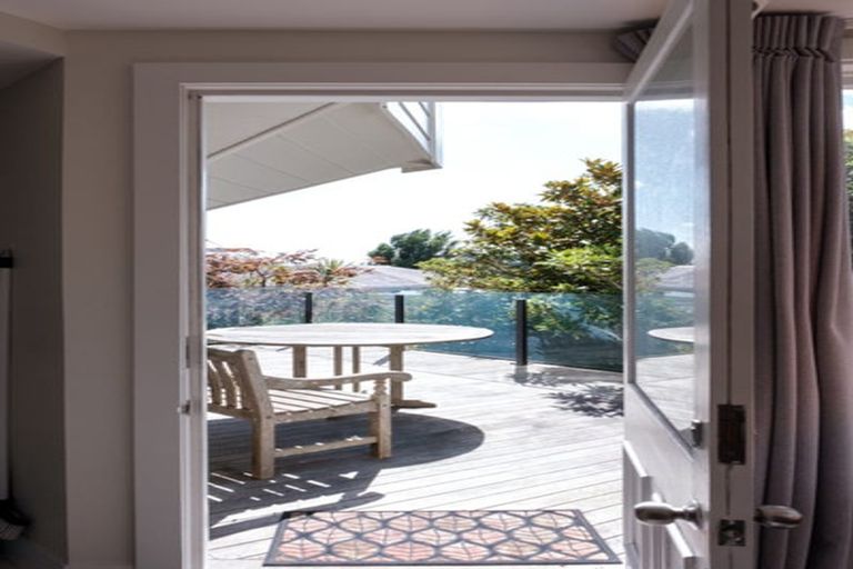 Photo of property in 32 Talavera Terrace, Kelburn, Wellington, 6012