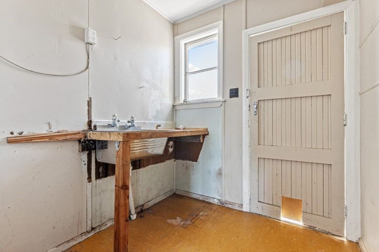 Photo of property in 42 Princes Street, Waikari, 7420