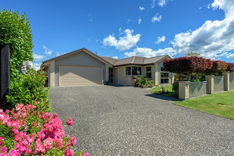 Photo of property in 12 Kitakita Grove, Motueka, 7120