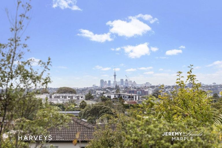 Photo of property in 1/28 Eastglen Road, Glen Eden, Auckland, 0602