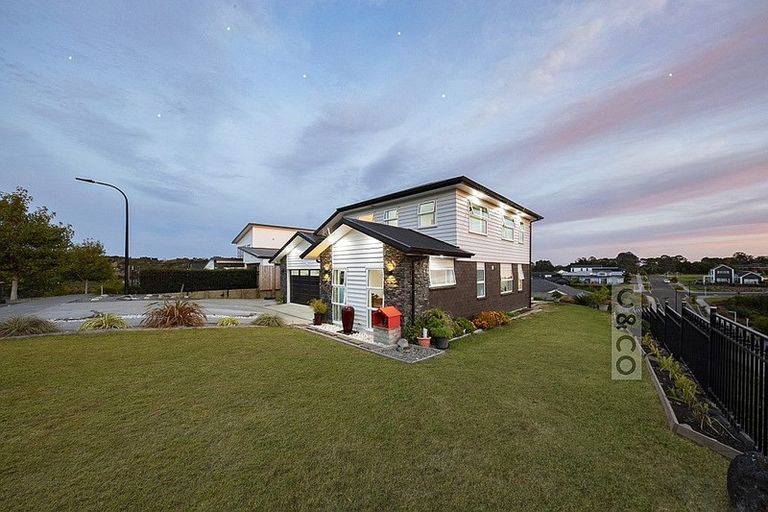 Photo of property in 2 Tauwaka Crescent, Riverhead, 0820