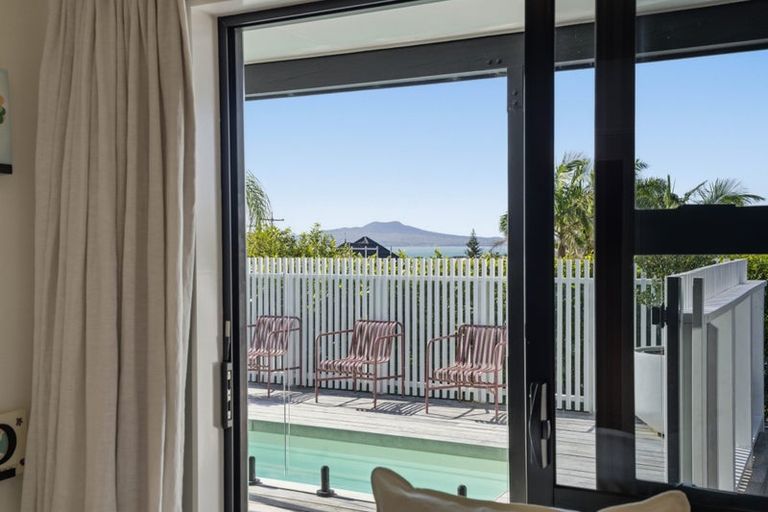 Photo of property in 2/11 Seaview Road, Castor Bay, Auckland, 0620