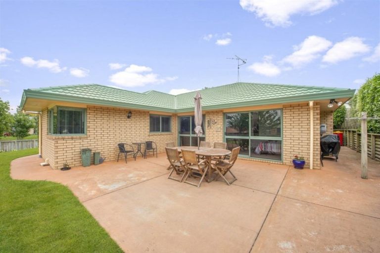 Photo of property in 2 Highgrove Drive, Grandview Heights, Hamilton, 3200