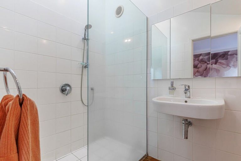 Photo of property in 10 Cassino Street, Bayswater, Auckland, 0622