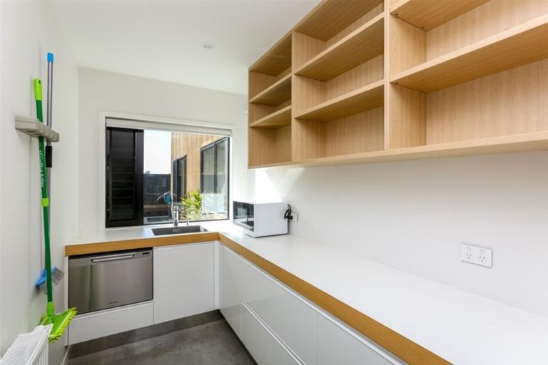 Photo of property in 70 Links Drive, Waiwhakaiho, New Plymouth, 4312