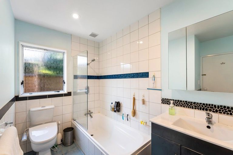 Photo of property in 40 Akatea Road, Korokoro, Lower Hutt, 5012