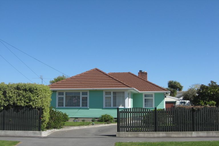 Photo of property in 17 Wilton Crescent, Bishopdale, Christchurch, 8053