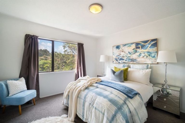 Photo of property in 2/9a Kitewao Street, Northcote, Auckland, 0627