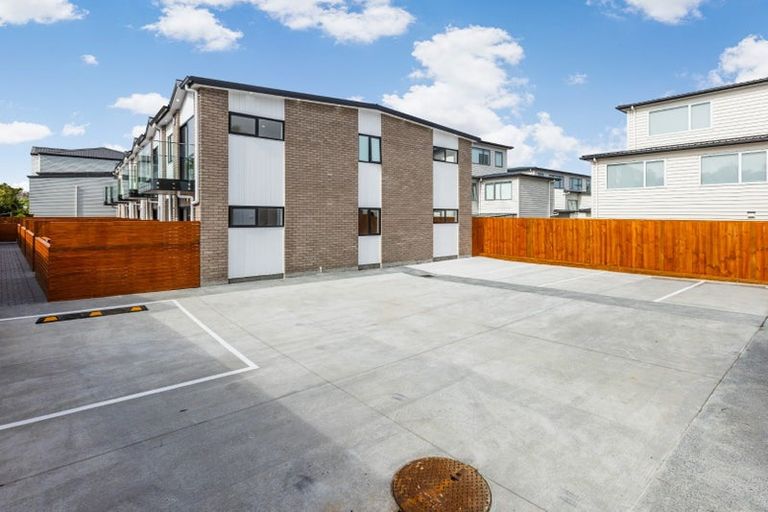 Photo of property in 7c Gladfield Lane, Te Atatu Peninsula, Auckland, 0610