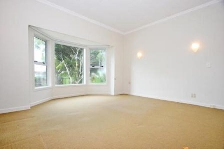 Photo of property in 25 Elizabeth Avenue, Papatoetoe, Auckland, 2025