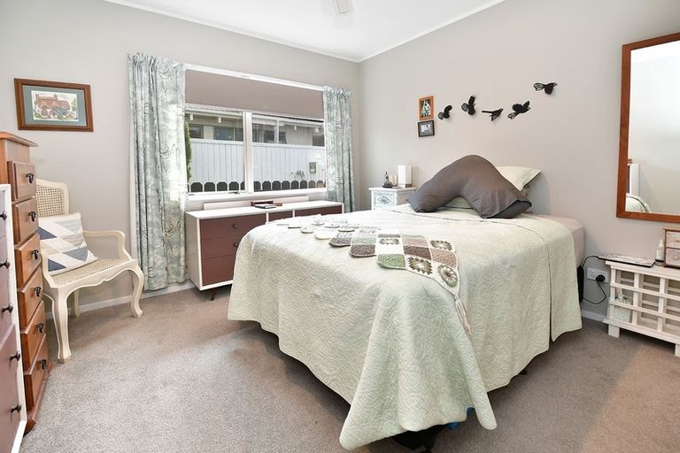 Photo of property in 2/11 Milton Road, Orewa, 0931