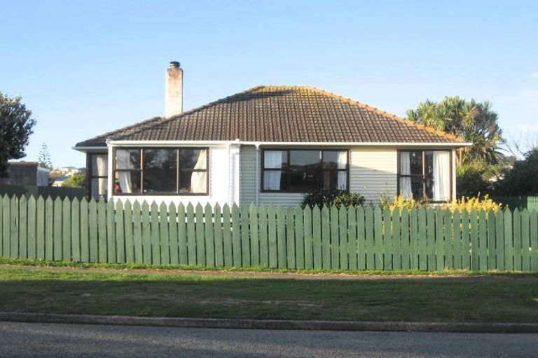 Photo of property in 3-3a Mana Avenue, Titahi Bay, Porirua, 5022