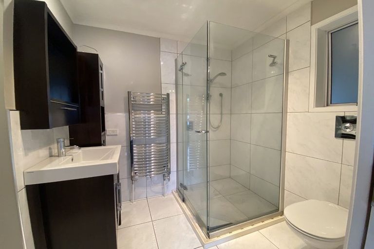 Photo of property in 25 Gilbert Street, New Plymouth, 4310