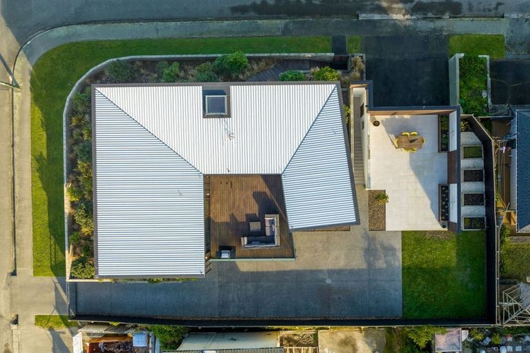 Photo of property in 320 Marine Parade, New Brighton, Christchurch, 8061