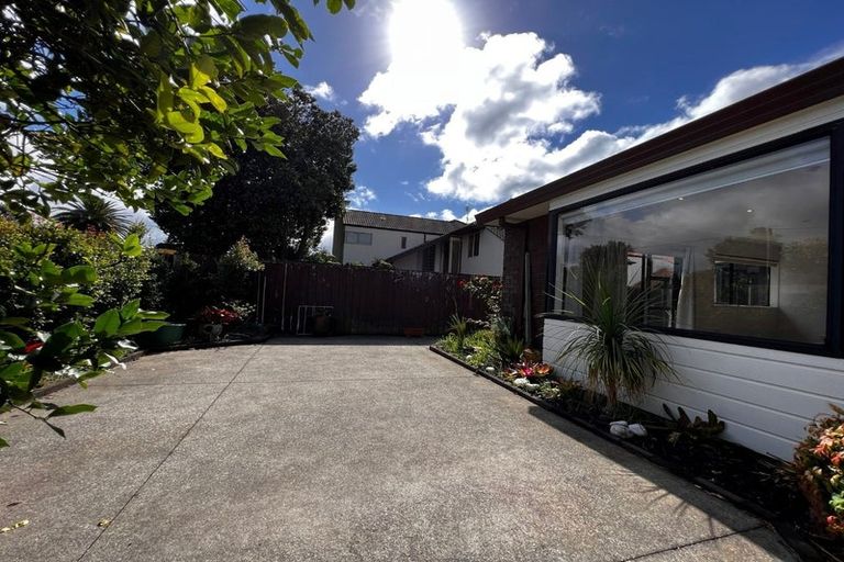 Photo of property in 1/17 Milford Road, Milford, Auckland, 0620