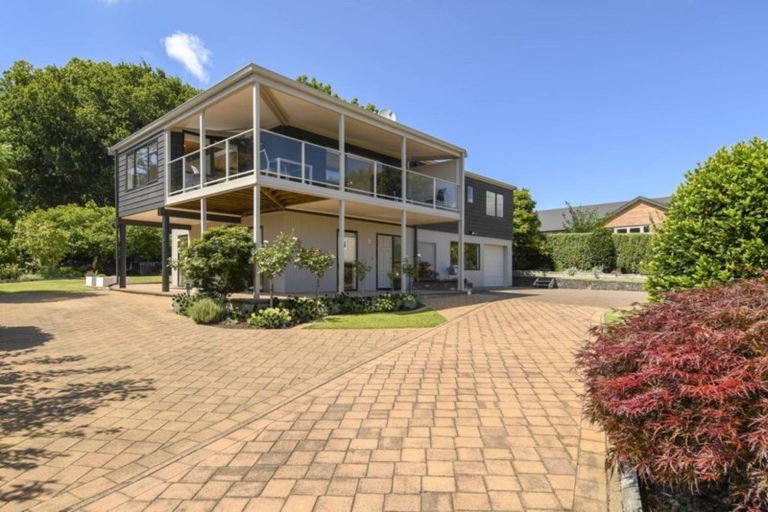 Photo of property in 2 Gellibrand Place, Omokoroa, 3114