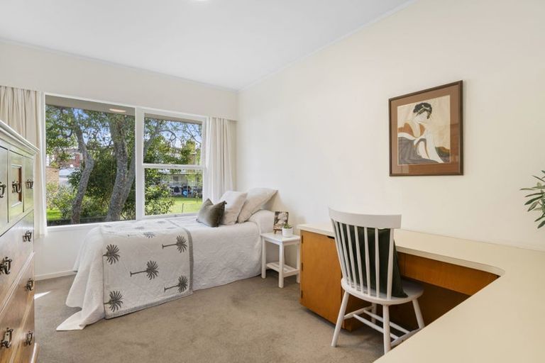 Photo of property in 15 Tudward Glade, Hillcrest, Auckland, 0627