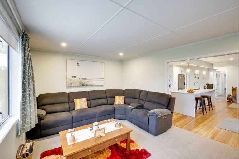 Photo of property in 64 Middle Road, Havelock North, 4130