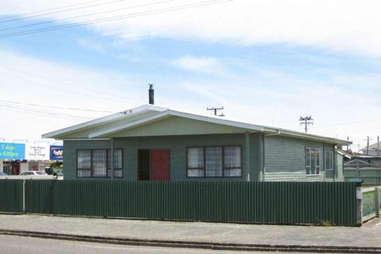 Photo of property in 106 Queen Street, Westport, 7825