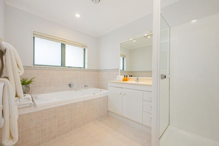 Photo of property in 13 Lucas Way, Albany, Auckland, 0632
