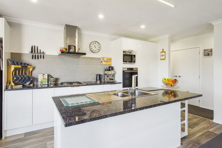 Photo of property in 10 Pohatu Lane, Otaki, 5512