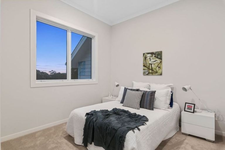 Photo of property in 36 Celestial Crescent, Orewa, 0931