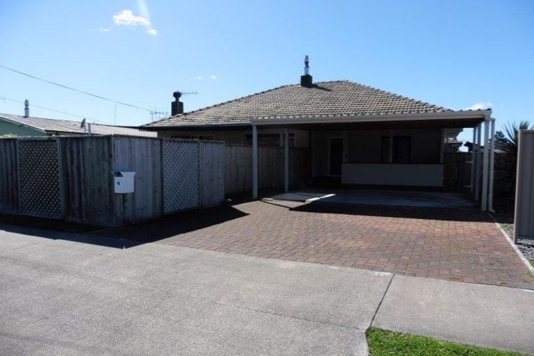 Photo of property in 4 Anderson Road, Taradale, Napier, 4112