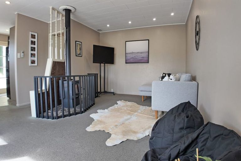 Photo of property in 22b Hillside Drive, Maoribank, Upper Hutt, 5018