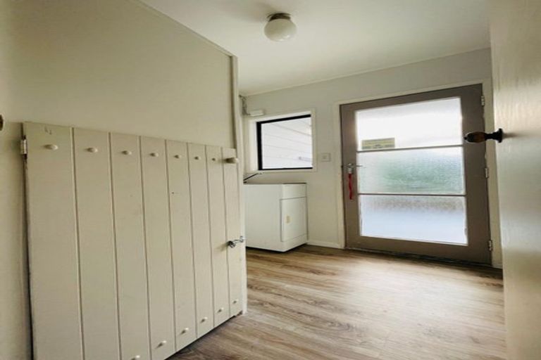 Photo of property in 30 Mannering Place, Hillcrest, Auckland, 0627