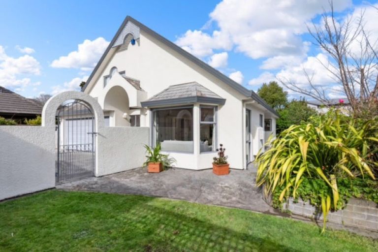 Photo of property in 2/94 Pretoria Street, Hutt Central, Lower Hutt, 5010
