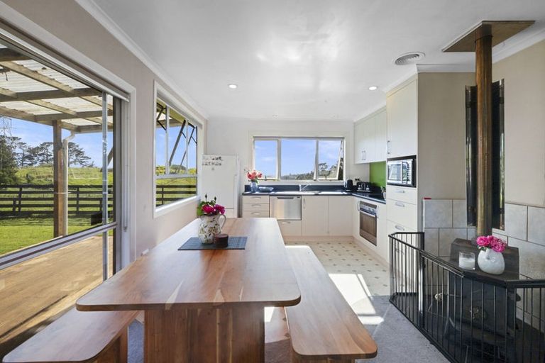 Photo of property in 435 Barrett Road, Omata, New Plymouth, 4374