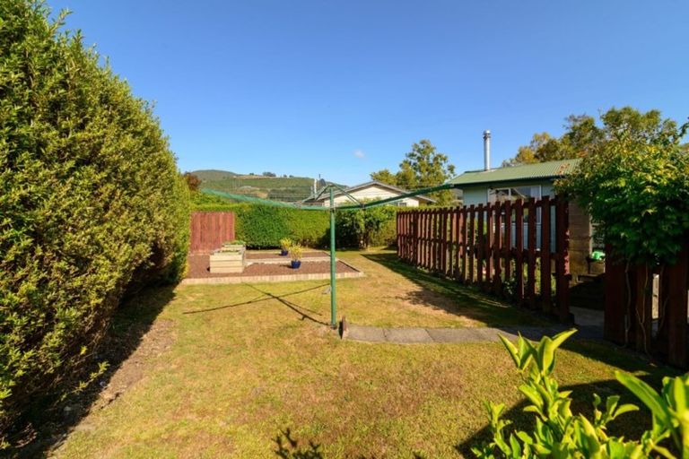 Photo of property in 25 Matthew Place, Kawaha Point, Rotorua, 3010