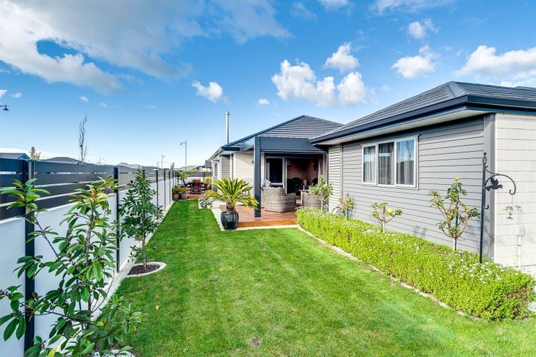 Photo of property in 2 Benmore Place, Poraiti, Napier, 4112