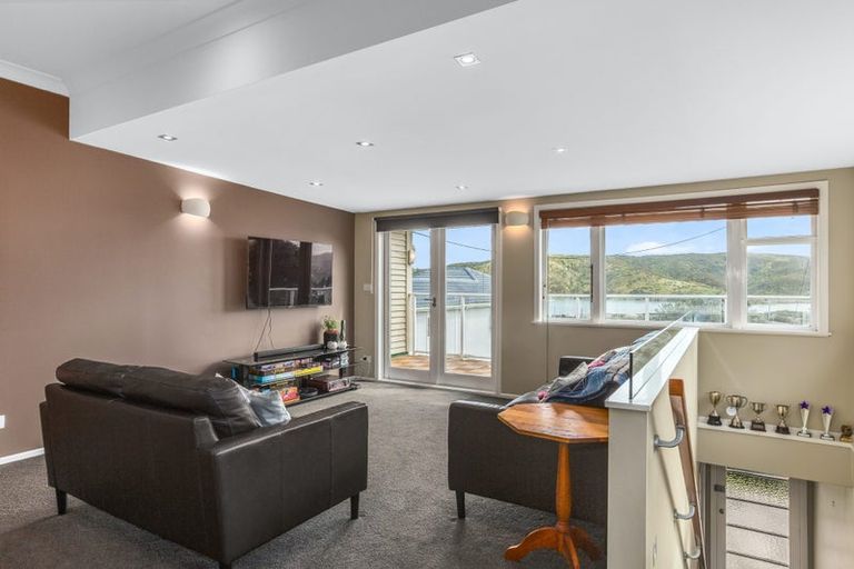 Photo of property in 28 Paremata Crescent, Paremata, Porirua, 5024