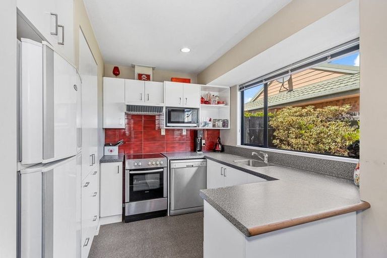 Photo of property in 2/20 Bella Rosa Drive, Hei Hei, Christchurch, 8042