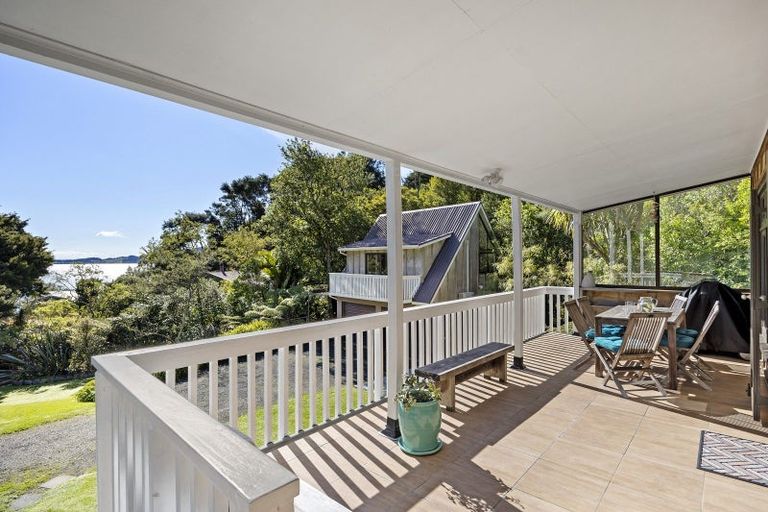 Photo of property in 6 Te Papa Road, Kawakawa Bay, Papakura, 2585