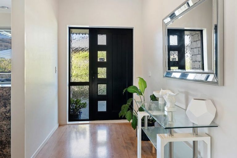 Photo of property in 17 Gandalf Crescent, Paraparaumu, 5032