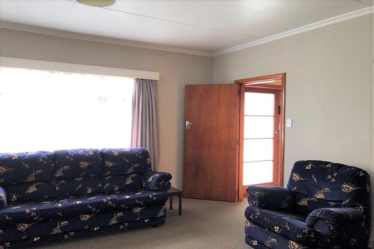 Photo of property in 21 George Street, Levin, 5510
