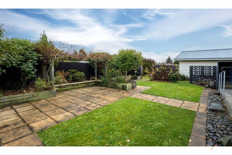Photo of property in 20 Timaru Road, Waimate, 7924