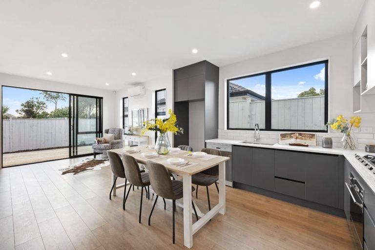 Photo of property in 4 Auden Close, Somerville, Auckland, 2014