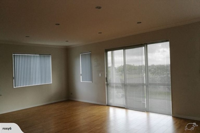 Photo of property in 43 Maylee Crescent, Gulf Harbour, Whangaparaoa, 0930